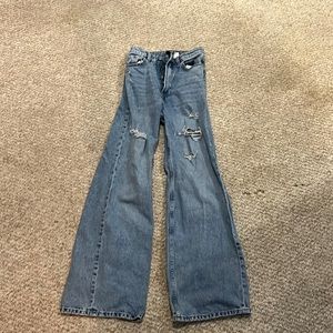 H&M ripped light wash jeans size 0